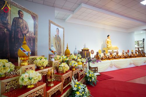 ภาพ No.194740:พิธีเจริญพระพุทธมนต์ และทำบุญตักบาตร ถวายพระราชกุศล แด่พระบาทสมเด็จพระเจ้าอยู่หัว เนื่องในโอกาสพระราชพิธีสมมงคล พระชนมายุเท่าพระบาทสมเด็จพระพุทธยอดฟ้าจุฬาโลกมหาราช สมเด็จพระปฐมบรมกษัตริยาธิราชแห่งพระราชวงศ์จักรี พุทธศักราช 2568 วันที่ 14 มกราคม พ.ศ. 2568