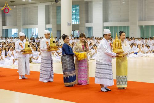 ภาพ No.209621:วันอาทิตย์ที่ 2 มีนาคม พ.ศ. 2568 พิธีภาคบ่าย สัมมนาพิเศษ, ปฏิบัติธรรม พิธีรับมอบพระบรมสารีริกธาตุ ณ สภาธรรมกายสากล วัดพระธรรมกาย