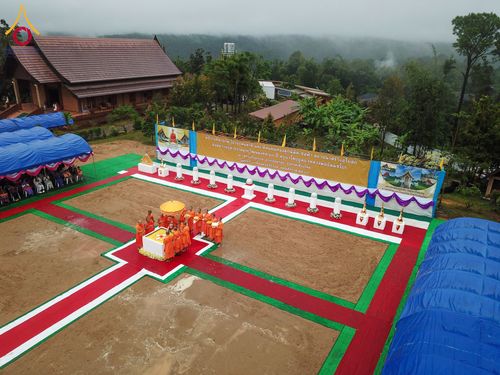 ภาพ No.174079:พิธีวางศิลาฤกษ์มหาสมบัติ โปรยรัตนชาติบ่อมงคลเศรษฐี ติดแผ่นทอง ลูกนิมิต - ช่อฟ้า เพื่อสถาปนาสร้างอุโบสถ บูชาธรรม 80 ปีหลวงพ่อธัมมชโย ณ วัดทุ่งเจริญธรรม อ.อมก๋อย จ.เชียงใหม่ วันที่ 8 พฤศจิกายน พ.ศ. 2567