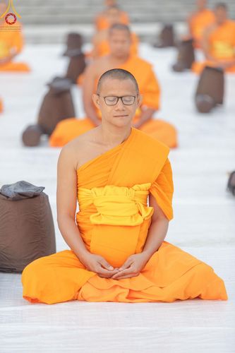 ภาพ No.198586:พระธรรมยาตราปฏิบัติธรรม และถ่ายภาพหมู่ประวัติศาสตร์ ณ อนุสรณ์สถานบางปลา วัดบางปลา อำเภอบางเลน จังหวัดนครปฐม ในโครงการธรรมยาตรา กตัญญูบูชา มหาปูชนียาจารย์ พระมงคลเทพมุนี(สด จนฺทสโร) พระผู้ปราบมาร อนุสรณ์สถาน 7 แห่ง ปีที่ 13 วันที่ 20 มกราคม พ.ศ. 2568