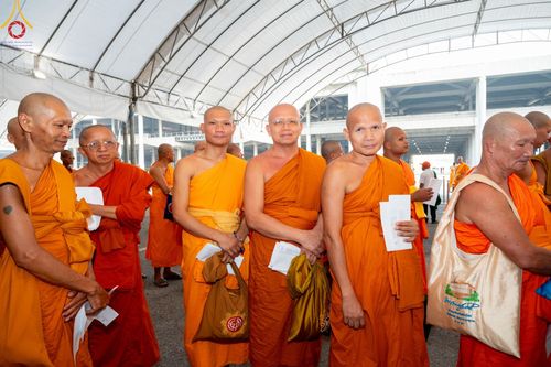 ภาพ No.60297:การต้อนรับพระสังฆาธิการ 10,000 กว่าวัดทั่วประเทศ พิธีมอบปัจจัยช่วยเหลือครู 4 จังหวัดชายแดนภาคใต้ พิธีปฏิบัติธรรม ในวันคุ้มครองโลก วันจันทร์ที่ 22 เมษายน พ.ศ.2567 ณ วัดพระธรรมกาย จ.ปทุมธานี