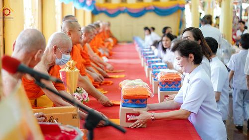 ภาพ No.172117:พิธีทอดกฐิน ณ วัดเทพากร เขตบางพลัด กรุงเทพมหานคร ในโครงการกฐินสามัคคีทั่วไทย 30,000 วัด บูชาธรรม 80 ปี หลวงพ่อธัมมชโย โดยคณะศิษยานุศิษย์วัดพระธรรมกาย วันที่ 27 ตุลาคม พ.ศ. 2567