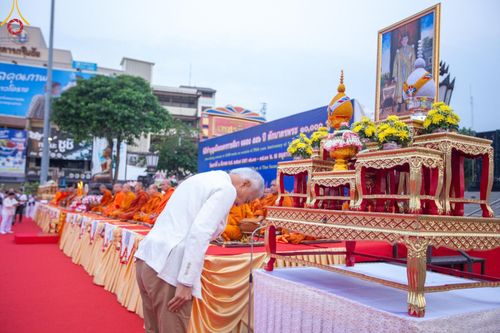 ภาพ No.126023:พิธีทำบุญเมืองนครราชสีมา ฉลอง 556 ปี ตักบาตรพระ 10,000 รูป ในวันเสาร์ที่ 2 มีนาคม พ.ศ.2567 ณ อนุสาวรีย์ท้าวสุรนารี จ.นครราชสีมา จัดโดย คณะสงฆ์จังหวัดนครราชสีมา ร่วมกับสำนักงานจังหวัดนครราชสีมา