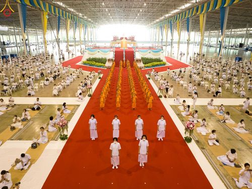 ภาพ No.88119:พิธีมุทิตาสักการะ เปรียญธรรม 9,6,3 และบาลีศึกษา 6,3  พิธีมอบดวงแก้วสามเณรทรงบาลีไวยากรณ์ วันอาทิตย์ 17 กันยายน พ.ศ. 2566 ณ สภาธรรมกายสากล วัดพระธรรมกาย