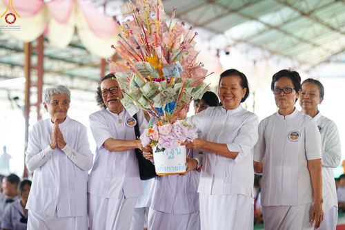 ภาพ No.172464:พิธีทอดกฐินเพื่อสร้าง "ลานเอนกประสงค์พญานาค 4 ตระกูล" วันที่ 15 พฤศจิกายน พ.ศ.2567 ณ พุทธอุทยานนานาชาติ อ.โพนพิสัย จ.หนองคาย