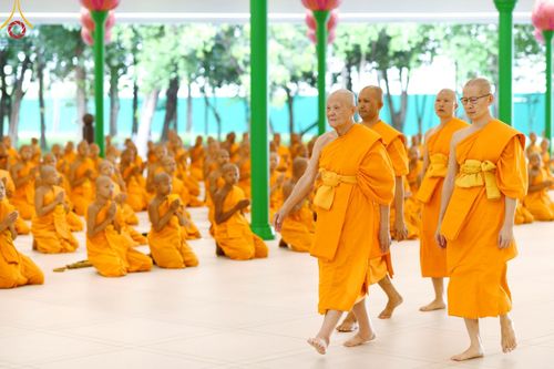 ภาพ No.162318:วันมหาปวารณาออกพรรษา วันพฤหัสบดีที่ 17 ตุลาคม พ.ศ. 2567 (ขึ้น 15 ค่ำ เดือน 11 ) ณ อุโบสถ วัดพระธรรมกาย