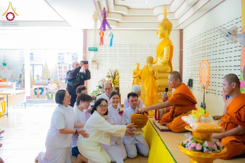 ภาพ No.178294:พิธีทอดกฐิน ณ ศูนย์ปฏิบัติธรรมเทียนถวาย ต.หนองไทร อ.ด่านขุนทด จ.นครราชสีมา ในโครงการทอดกฐินสามัคคีทั่วไทย 30,000 วัด บูชาธรรม 80 ปี หลวงพ่อธัมมชโย โดยคณะศิษยานุศิษย์วัดพระธรรมกาย วันที่ 7 พฤศจิกายน พ.ศ. 2567