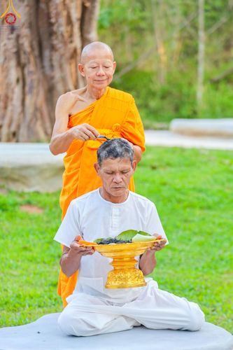 ภาพ No.180362:พิธีตัดปอยผม ปลงผม นาคธรรมทายาท ในโครงการบรรพชาอุปสมบทหมู่ บูชาธรรมมหาปูชนียาจารย์ 2567  วันที่ 4 ธันวาคม พ.ศ. 2567 ณ ศูนย์ปฏิบัติธรรมแก้วภูเรือ จ.เลย