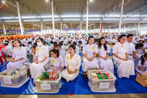 ภาพ No.167472:พิธีตักบาตรและพิธีบูชาข้าวพระ ในวันอาทิตย์ที่ 3 พฤศจิกายน พ.ศ. 2567 ณ วัดพระธรรมกาย