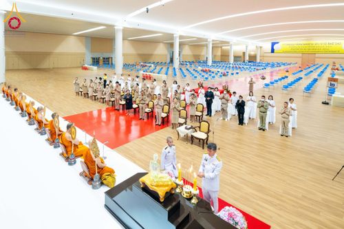 ภาพ No.208765:พระบาทสมเด็จพระเจ้าอยู่หัวทรงพระกรุณาโปรดเกล้าฯ พระราชทานภัตตาหารพระราชทาน แด่พระภิกษุ สามเณร ในการสอบบาลีสนามหลวง ณ วัดพระธรรมกาย วันที่ 22 กุมภาพันธ์ พ.ศ. 2568 ณ วัดพระธรรมกาย อำเภอคลองหลวง จังหวัดปทุมธานี