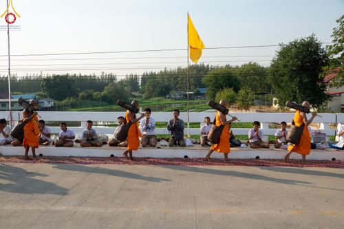 ภาพ No.110372:พิธีต้อนรับพระธรรมยาตรา ในโครงการธรรมยาตรากตัญญูบูชา มหาปูชนียาจารย์ พระมงคลเทพมุนี(สด จนฺทสโร) พระผู้ปราบมาร อนุสรณ์สถาน 7 แห่ง ปีที่ 12 วันที่ 11 มกราคม พ.ศ. 2567 ณ อนุสรณ์สถานลำดับที่ 3 สถานที่เกิดใหม่ในเพศสมณะ วัดสองพี่น้อง จ.สุพรรณบุรี