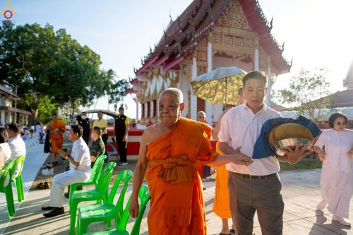 ภาพ No.234361:วันพฤหัสบดีที่ 24 กรกฎาคม พ.ศ. 2568 พิธีถวายสังฆทานแก่คณะสงฆ์ 323 วัด , พิธีมอบกองทุนหนุนแรงใจช่วยครูใต้ , พิธีทำบุญส่วนกุศลแด่ผู้วายชนม์ ในเหตุการณ์ความไม่สงบ 4 จังหวัด ชายแดนภาคใต้ (ปัตตานี , ยะลา , นราธิวาส , สงขลา) ปีที่ 21 ครั้งที่ 179 ณ วัดเวฬุวัน 