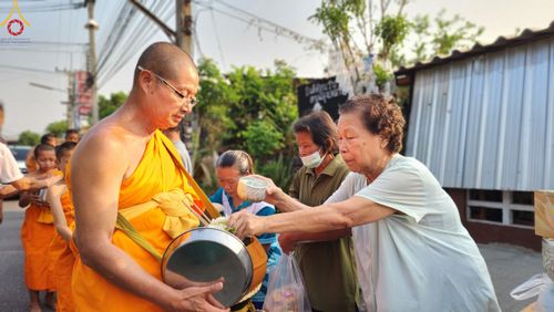 ภาพ No.61768:Photo Story พะเยาสว่างแล้ว กิจวัตรสามเณร โครงการบรรพชาสามเณร ฟื้นฟูพระพุทธศาสนาทั่วไทย  ณ ศูนย์ส่งเสริมศีลธรรมจังหวัดพะเยา โบราณสถานพระธาตุจอมทอง ต.บ้านต๋อม อ.เมือง จ.พะเยา