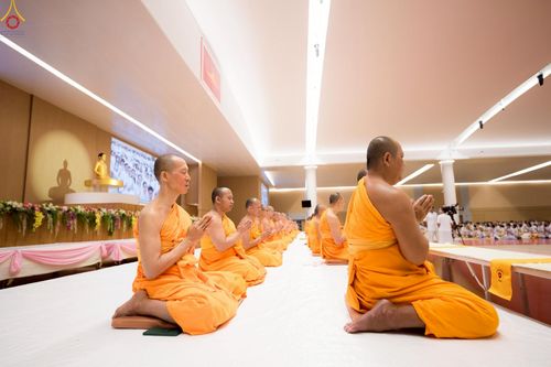 ภาพ No.225334:วันอาทิตย์ที่ 18 พฤษภาคม พ.ศ. 2568 พิธีร่วมบุญการศึกษา พระภิกษุ สามเณร ณ ห้องแก้วสารพัดนึก 2 วัดพระธรรมกาย