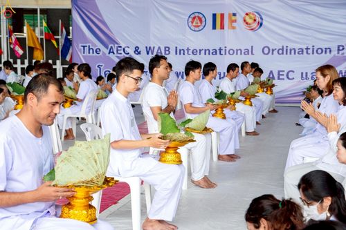 ภาพ No.230758:วันที่ 28 มิถุนายน พ.ศ. 2568 พิธีตัดปอยผมและปลงผม โครงการบวชพระนานาชาติ AEC & WAB รุ่นที่ 9 ณ วิหารคด 2 วัดพระธรรมกาย