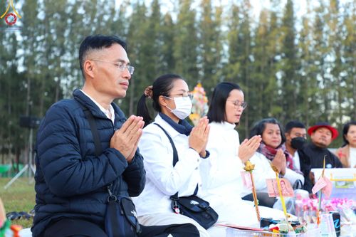 ภาพ No.103821:พิธีตักบาตรพระ 1,000 รูป ครั้งที่ 7 ถวายเป็นพุทธบูชา เพื่อช่วยเหลือคณะสงฆ์ 323 วัด 4 จังหวัดชายแดนภาคใต้ และถวายแด่คณะสงฆ์จังหวัดพิษณุโลก ณ ลานธรรมธุดงคสถานพิษณุโลก อ.วังทอง จ.พิษณุโลก วันที่ 24 ธันวาคม พ.ศ. 2566