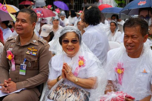 ภาพ No.128177:พิธีอัญเชิญพระบรมสารีริกธาตุ " ใจกลางเมืองนครหาดใหญ่ " เพื่อประดิษฐาน ณ มหารัตนเจดีย์สิริปทุมสวรรค์ (เจดีย์อริยพุทธะ 5 พระองค์) ศูนย์ปฏิบัติธรรมภาคใต้ อ.บางกล่ำ จ.สงขลา  วันที่ 9 มีนาคม พ.ศ.2567 (ชุดที่ 1)