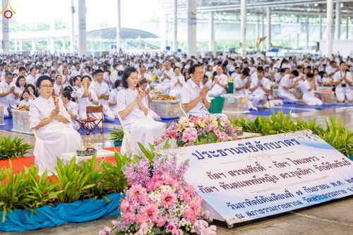 ภาพ No.243458:วันที่ 7 กันยายน พ.ศ. 2568 พิธีตักบาตร ข้าวสารอาหารแห้ง ในวันครูผู้ค้นพบวิชชาธรรมกาย ณ บ้านแก้วเรือนทองคุณยายฯ สภาธรรมกายสากล วัดพระธรรมกาย