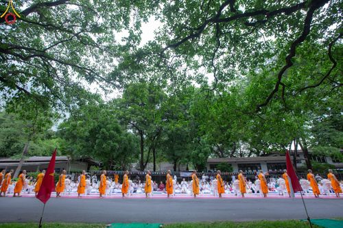 ภาพ No.143860:พิธีตัดปอยผม โครงการอุปสมบทหมู่ พระธรรมทายาทนานาชาติ (ภาษาจีน) รุ่นที่ 19 วันอาทิตย์ที่ 7 กรกฎาคม พ.ศ. 2567 ณ สนามหญ้า หน้าบ้านแก้วอาสาสมัคร วัดพระธรรมกาย