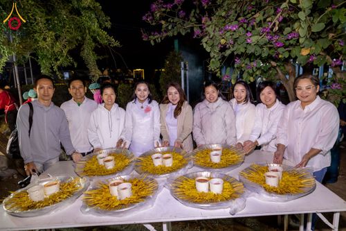 ภาพ No.195584:สาธุชนถวายภัตตาหารเป็นสังฆทาน แด่พระธรรมยาตรา ณ วัดสองพี่น้อง ต.ต้นตาล อ.สองพี่น้อง จ.สุพรรณบุรี ในโครงการธรรมยาตรา กตัญญูบูชา มหาปูชนียาจารย์ พระมงคลเทพมุนี(สด จนฺทสโร) พระผู้ปราบมาร อนุสรณ์สถาน 7 แห่ง ปีที่ 13 วันที่ 15 มกราคม พ.ศ. 2568