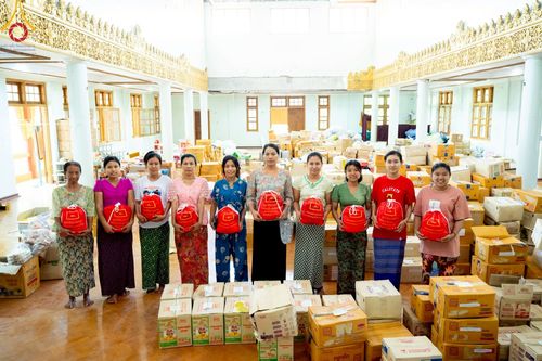 ภาพ No.220018:วันจันทร์ที่ 14 เมษายน พ.ศ. 2568 พระครูสิทธิรัตนวิเทศ ผู้ช่วยเจ้าอาวาสวัดพระธรรมกาย พร้อมด้วยผู้แทนมูลนิธิธรรมกาย และศิษยานุศิษย์หลวงพ่อธัมมชโย ออกเดินทางไปยังพื้นที่เมืองมัณฑะเลย์ สาธารณรัฐแห่งสหภาพเมียนมา โดยได้รับความเมตตาประสานงานเจ้าหน้าที่ภาครัฐจาก