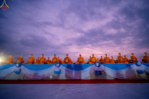 ภาพ No.118446:พิธีตักบาตรพระธรรมยาตรา ปีที่ 12 ณ อนุสรณ์สถานลำดับที่ 5 สถานที่เผยแผ่วิชชาธรรมกายครั้งแรก อนุสรณ์สถานบางปลา จ.นครปฐม วันที่ 25 มกราคม พ.ศ. 2567