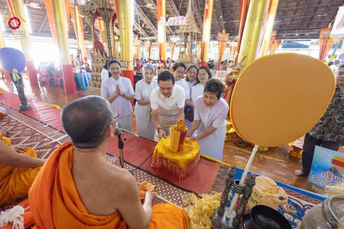 ภาพ No.175689:พิธีทอดกฐิน วัดตะเคียนทอง จ.สุพรรณบุรี ในโครงการกฐินสามัคคีทั่วไทย 30,000 วัด บูชาธรรม 80 ปี หลวงพ่อธัมมชโย โดยคณะศิษยานุศิษย์วัดพระธรรมกาย วันที่ 9 พฤศจิกายน พ.ศ. 2567