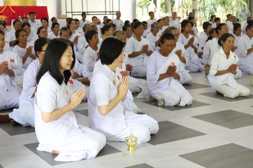 ภาพ No.152392:พิธีมอบสไบแก้ว โครงการอบรมอุบาสิกาแก้วจังหวัดบุรีรัมย์รุ่นที่ 1 วันที่ 6-8 กันยายน พ.ศ. 2567