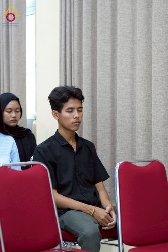 ภาพ No.227500:วันที่ 30 พฤษภาคม พ.ศ. 2568 สันติสุขจากสมาธิ แผ่ไพศาลในแดนอิเหนา : พระสงฆ์ไทยเยือนวิทยาลัยราเดนวิจายา อินโดนีเซีย