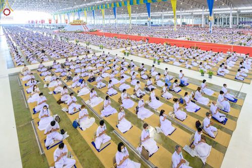 ภาพ No.76913:พิธีบูชาข้าวพระ ในวันมาฆบูชา อาทิตย์ต้นเดือนที่ 6 มีนาคม พ.ศ. 2566 ณ วัดพระธรรมกาย จ.ปทุมธานี