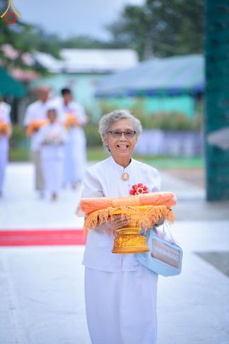 ภาพ No.146638:พิธีทอดผ้าป่าสร้างหลังคาอาคาร 80 ปี หลวงพ่อธัมมชโย ณ ศูนย์ปฎิบัติธรรมวิหารแดง จังหวัดสระบุรี วันอาทิตย์ที่ 28 กรกฎาคม พ.ศ. 2567