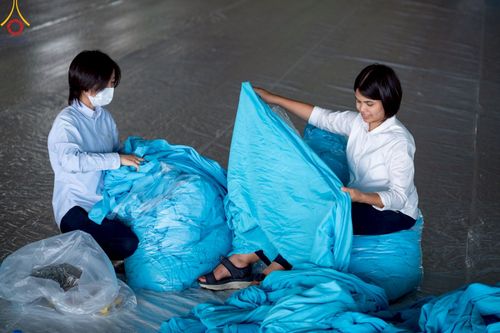 ภาพ No.220755:วันที่ 24-25 เมษายน พ.ศ. 2568 การเก็บงาน ผ้ารับประเคน ผ้าระบาย โต๊ะ เก้าอี้  ภายหลังงานวันคุ้มครองโลก ณ วัดพระธรรมกาย