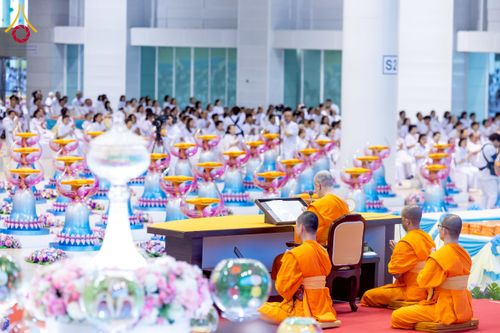 ภาพ No.215688:วันอาทิตย์ต้นเดือนที่ 6 เมษายน พ.ศ. 2568 พิธีทอดผ้าป่าสมทบ เพื่องานถวายมหาสังฆทาน 40,000 กว่าวัดทั่วประเทศ ณ สภาธรรมกายสากล วัดพระธรรมกาย