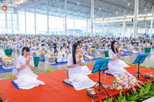 ภาพ No.177556:พิธีตักบาตรและพิธีบูชาข้าวพระ ในวันอาทิตย์ต้นเดือนที่ 1 ธันวาคม พ.ศ. 2567 ณ สภาธรรมกายสากล วัดพระธรรมกาย