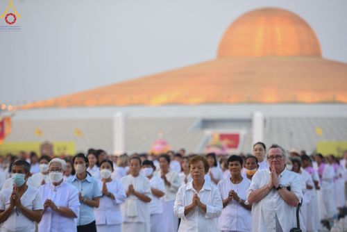 ภาพ No.121954:พิธีจุดประทีปถวายเป็นพุทธบูชา และบูชาธรรมมหาปูชนียาจารย์ พระมงคลเทพมุนี(สด จนฺทสโร) ในโครงการธรรมยาตรา กตัญญูบูชา มหาปูชนียาจารย์ พระมงคลเทพมุนี(สด จนฺทสโร) พระผู้ปราบมาร อนุสรณ์สถาน 7 แห่ง ปีที่ 12 วันที่ 31 มกราคม พ.ศ. 2567 ณ วัดพระธรรมกาย จ.ปทุมธานี