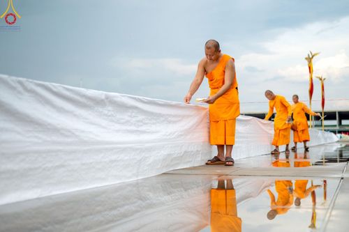 ภาพ No.218763:วันศุกร์ที่ 18 เมษายน พ.ศ. 2568 การเตรียมงานในลานธรรม , พระมหาธรรมกายเจดีย์ เพื่องานวันคุ้มครองโลก 22 เมษายน พ.ศ. 2568