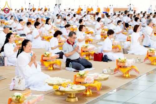 ภาพ No.245096:วันพุธที่ 10 กันยายน พ.ศ. 2568 พิธีถวายภัตตาหารเมนูสวรรค์ เนื่องในวันครบ 25 ปี วันละสังขารคุณยายอาจารย์มหารัตนอุบาสิกาจันทร์ ขนนกยูง ณ หอฉันคุณยายอาจารย์ฯ วัดพระธรรมกาย