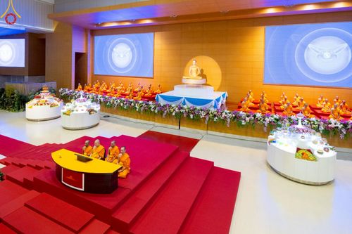 ภาพ No.222749:วันอาทิตย์ต้นเดือนที่ 4 พฤษภาคม พ.ศ. 2568 พิธีบูชาข้าวพระ ณ สภาธรรมกายสากล วัดพระธรรมกาย