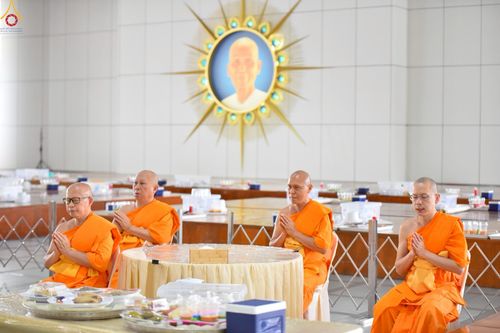 ภาพ No.230401:วันที่ 28 มิถุนายน พ.ศ. 2568 พิธีถวายภัตตาหารเมนูสวรรค์ เพื่อการบรรลุธรรม ณ หอฉันคุณยายอาจารย์ฯ วัดพระธรรมกาย