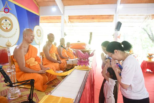 ภาพ No.166316:พิธีทอดกฐิน ณ ศูนย์ปฏิบัติธรรมบุญประสาน ในโครงการกฐินสามัคคีทั่วไทย 30,000 วัด บูชาธรรม 80 ปี หลวงพ่อธัมมชโย โดยคณะศิษยานุศิษย์วัดพระธรรมกาย วันที่ 19 ตุลาคม พ.ศ. 2567