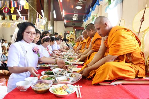 ภาพ No.181676:พิธีทอดกฐิน ณ วัดธรรมโชติการาม (วัดขวิด) อ.บางบาล จ.พระนครศรีอยุธยา ในโครงการทอดกฐินสามัคคีทั่วไทย 30,000 วัด บูชาธรรม 80 ปี หลวงพ่อธัมมชโย โดยคณะศิษยานุศิษย์วัดพระธรรมกาย วันที่ 2 พฤศจิกายน พ.ศ. 2567