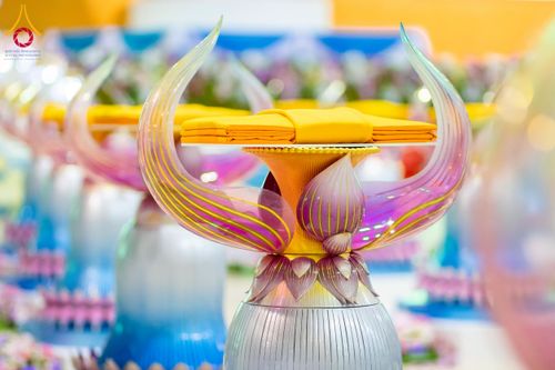 ภาพ No.215369:วันอาทิตย์ต้นเดือนที่ 6 เมษายน พ.ศ. 2568 ขบวนอัญเชิญผ้าป่าสมทบ มหาสังฆทาน 40,000 กว่าวัดทั่วประเทศ ณ สภาธรรมกายสากล วัดพระธรรมกาย