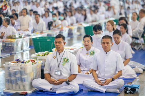 ภาพ No.158910:พิธีตักบาตร ในวันอาทิตย์ต้นเดือน วันที่ 6 ตุลาคม พ.ศ. 2567 ณ สภาธรรมกายสากล วัดพระธรรมกาย