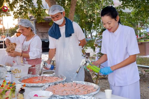 ภาพ No.112868:พิธีถวายภัตตาหารเป็นสังฆทาน แด่คณะพระธรรมยาตรา ปีที่ 12 วันที่ 15 มกราคม พ.ศ. 2567 ณ วัดสองพี่น้อง จ.สุพรรณบุรี