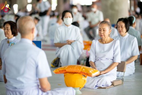 ภาพ No.62711:พิธีขอขมามอบผ้าไตร ในโครงการอุปสมบทหมู่ บูชาธรรมหลวงพ่อธัมมชโย พ.ศ.2567  โครงการอุปสมบทหมู่ธรรมทายาท ระดับอุดมศึกษา รุ่นที่51 (ภาคฤดูร้อน) โครงการบวชพระนานาชาติ AEC และ WAB รุ่นผู้บริหาร(รุ่นที่2) ณ ลานธรรม พระมหาธรรมกายเจดีย์ วันที่ 13 เมษายน พ.ศ. 2567