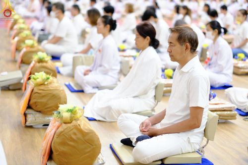 ภาพ No.180794:พิธีถวายภัตตาหารเมนูสวรรค์ และพิธีถวายอุปกรณ์กันหนาว แด่คณะพระภิกษุสามเณรวัดพระธรรมกาย วันอาทิตย์ที่ 8 ธันวาคม พ.ศ.2567 ณ สภาธรรมกายสากล วัดพระธรรมกาย