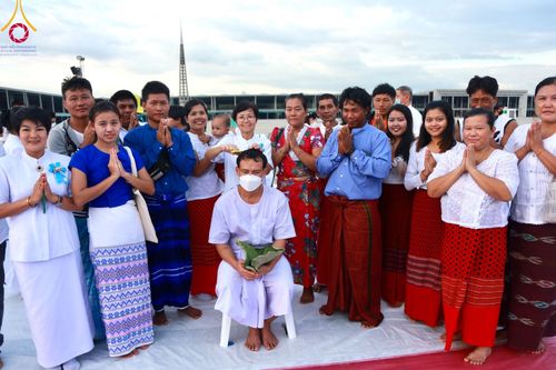 ภาพ No.99914:พิธีปลงผมธรรมทายาท โครงการอุปสมบทบูชาธรรมมหาปูชนียาจารย์ พ.ศ. 2566 ณ ลานธรรม มหาวิหารคด 8-9 ศูนย์อบรมวัดพระธรรมกาย วันอาทิตย์ที่ 3 ธันวาคม พ.ศ. 2566