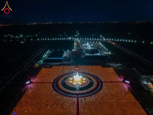 ภาพ No.211706:วันอาทิตย์ที่ 16 มีนาคม พ.ศ. 2568 พิธีจุดประทีปถวายเป็นพุทธบูชา ฉลองปทุมเจดีย์ (เจดีย์พระพุทธเจ้า 5 พระองค์) ณ ศูนย์อบรมเยาวชนปัตตานี