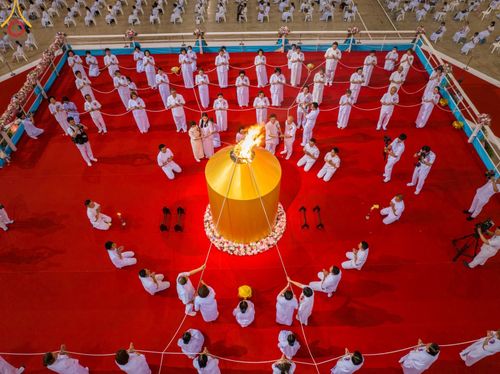 ภาพ No.151426:พิธีจุดเทียนใจ ไฟนิรันดร์ อนันตชัย ณ สภาธรรมกายสากล วัดพระธรรมกาย วันอาทิตย์ต้นเดือนที่ 1 กันยายน พ.ศ. 2567