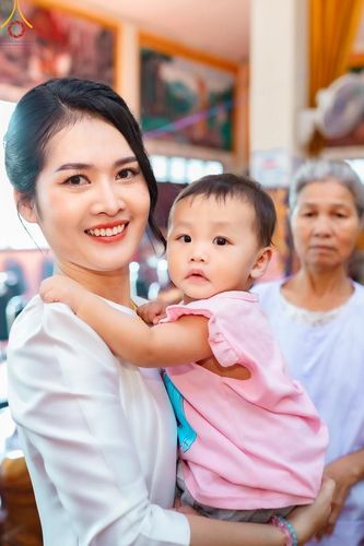 ภาพ No.170091:พิธีทอดกฐิน ณ วัดทุ่งวิจิตร อ.นาดี จ.ปราจีนบุรี ในโครงการกฐินสามัคคีทั่วไทย 30,000 วัด บูชาธรรม 80 ปี หลวงพ่อธัมมชโย โดยคณะศิษยานุศิษย์วัดพระธรรมกาย วันที่ 27 ตุลาคม พ.ศ. 2567